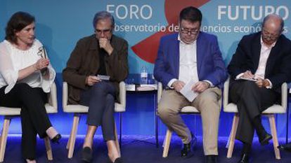 Mercedes Ayuso (Universidad de Barcelona), José Antonio Herce (Afi), Santiago Carbó (CUNE y Funcas), Fernando Fernández (IE Business School) y Francisco Pérez (IVIE) debaten sobre el futuro de la jubilación.
