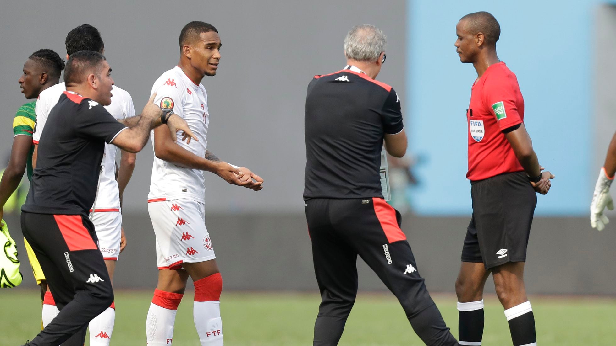 La Copa de África alega el árbitro que confundió la hora pudo sufrir una insolación en el Túnez-Malí | Deportes | PAÍS
