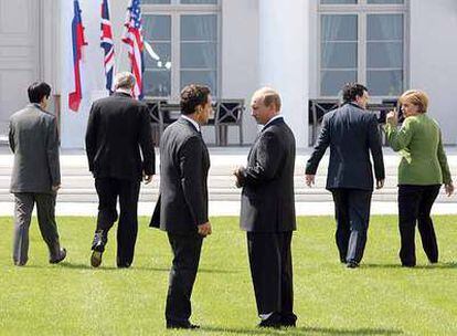 En primer término, Putin y Sarkozy, en la cumbre del G-8 de junio de 2007 en Alemania.
