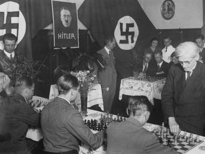 El Club de Ajedrez Hitler, en 1940.