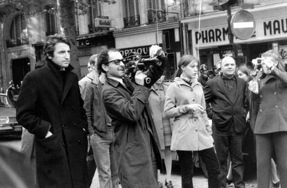 Jean-Luc Godard, segundo por la izquierda, junto a la actriz Anne Wiazemsky, en una manifestación en el mayo de 1968 en París.