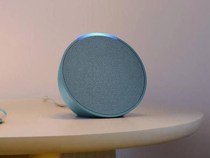 Amazon Echo Pop en una mesa