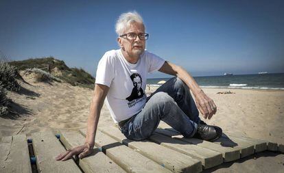 Eduard Limónov, ayer, en la playa valenciana de El Saler.
