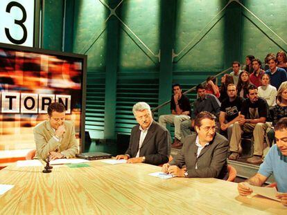 Enric Ba&ntilde;eres, segundo por la izquierda, entre Llu&iacute;s Canut, Miguel Rico y Toni Clap&eacute;s en plena tertulia en TV3.