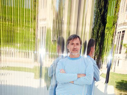 El diseñador australiano Marc Newson posa para ICON en Milán.
