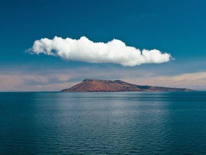 Vista de la isla Amantani, en la parte peruana del lago Titicaca