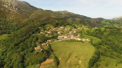 Panorámica del pueblo asturiano de Cofiño.