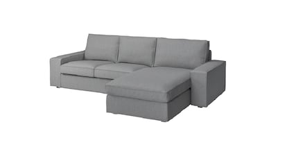 Un sofá amplio con personalidad para disfrutar de largas horas de descanso.  IKEA. 