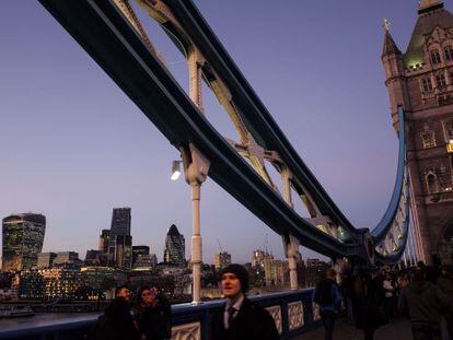 Vista de la City de Londres desde el Puente de la Torre.