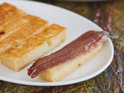 Anchoa servida en pan de 'brioche', del restaurante Berria, de Madrid, en una imagen proporcionada por el local.