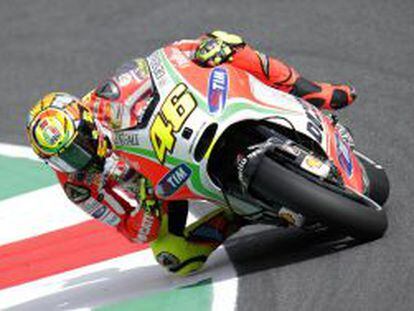 Rossi, en su Ducati durante el GP de Italia.