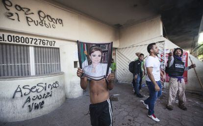 Un jove amb la imatge de la presidenta del DIF d'Iguala, en parador desconegut.
