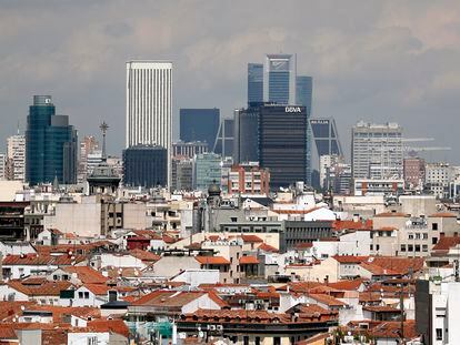 En la imagen, al fondo, torres de oficinas del barrio de Azca, en Madrid.