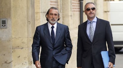 Francisco Correa (izquierda), en una de sus comparecencias ante el TSJ valenciano.