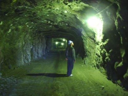Un minero en los túneles de la mina Sombrerete en Zacatecas, en 2006.