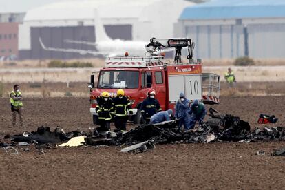 Imagen de archivo de un accidente de un caza F18 del Ejército del Aire dentro de la base aérea de Torrejón de Ardoz (Madrid), en 2017.