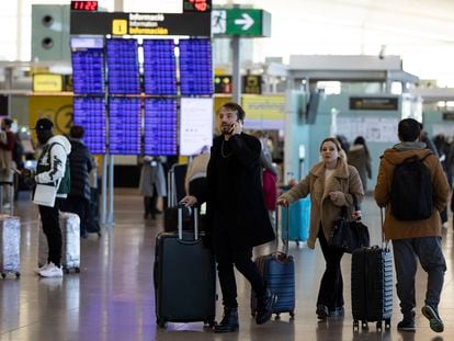 Viajeros en la Terminal 1 del aeropuerto de Barcelona el pasado 26 de diciembre.