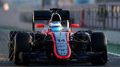 El McLaren de Fernando Alonso en el Circuito de Catalu&ntilde;a.