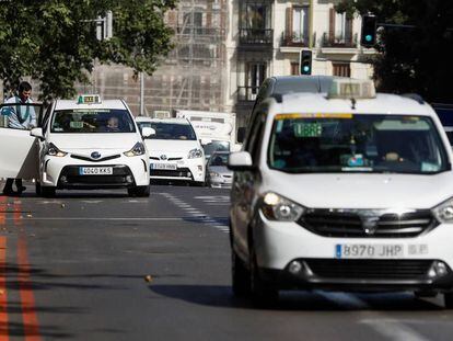 Taxis en el centro de Madrid.