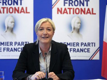 La presidenta del Frente Nacional, Marine Le Pen, en una rueda de prensa en Nanterre.