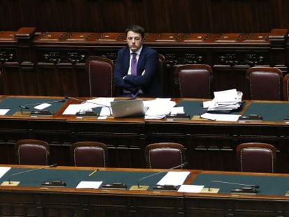 El primer ministro italiano, Matteo Renzi, el pasado febrero en el Parlamento, cuando super&oacute; un voto de confianza.