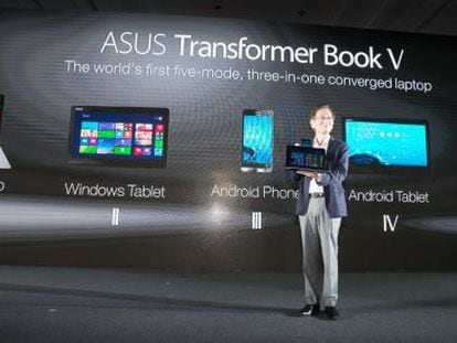 El presidente de Asus Jonney Shih presenta el Transformer Book V.