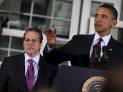En la imagen, el presidente estadounidense, Barack Obama (d), junto a Gene Sperling (i), director del Consejo Nacional Económico (NEC en inglés). EFE/Archivo
