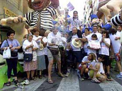 Vecinos de la comisión de fiestas del tramo de la calle de Verdi.
