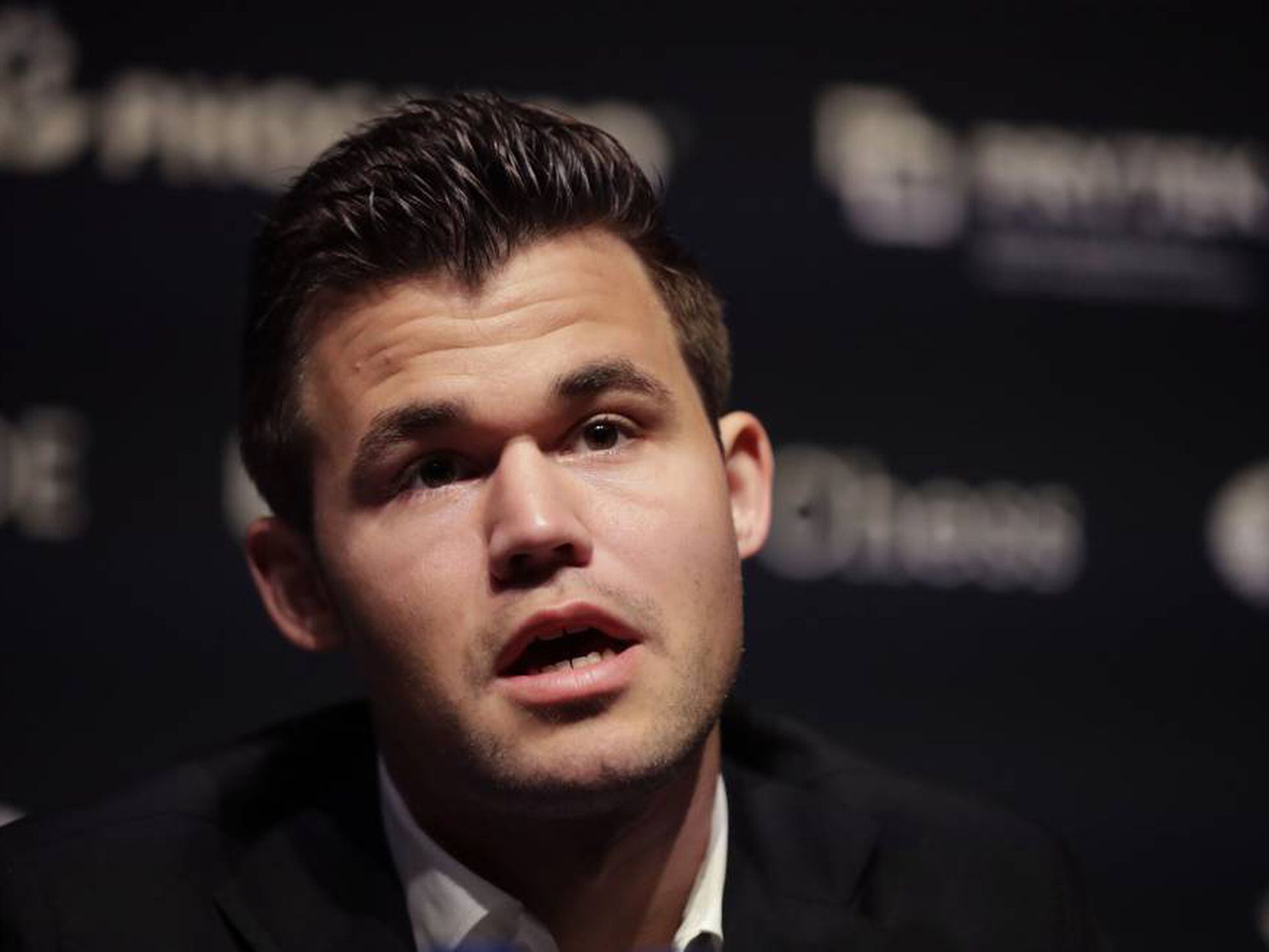 noticias - Carlsen y Anand aparecen en la sorprendente