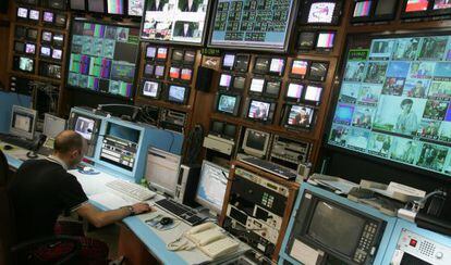 Panel de control de programas en la sede de Torrespa&ntilde;a, en Madrid.