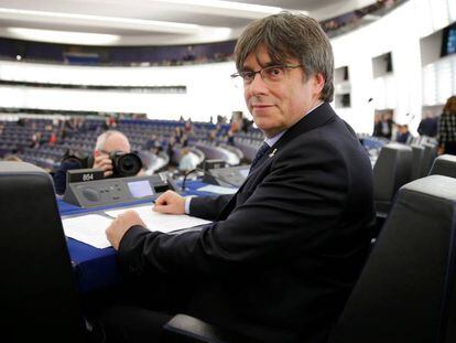 Carles Puigdemont en su escaño en el Parlamento Europeo, en Estrasburgo.