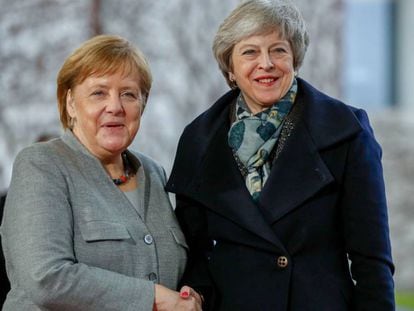 La canciller alemana, Angela Merkel, y la primera ministra británica, Theresa May, en diciembre de 2018 en Berlín.