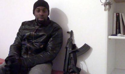 Amedy Coulibaly, en un v&iacute;deo difundido en Internet el pasado domingo.