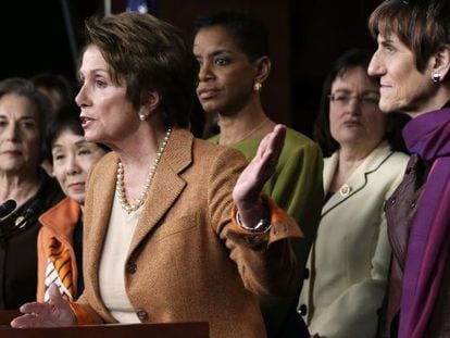 La l&iacute;der de la minor&iacute;a en el Congreso, Nancy Pelosi, junto a otras representantes del Partido Dem&oacute;crata.