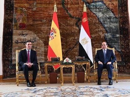 El presidente del Gobierno, Pedro Sánchez, y el presidente de Egipto, Abdelfatá al Sisi, este miércoles.