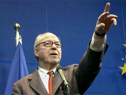 El jefe de los inspectores de la ONU, Hans Blix, ayer, durante su rueda de prensa en Bruselas.