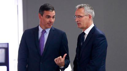 Pedro Sánchez recibe al secretario general de la OTAN, Jens Stoltenberg, este martes en Madrid.