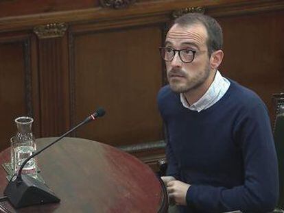 La infantería de la secesión trata de tapar ante el tribunal la estrategia ideada para encubrir la supuesta malversación