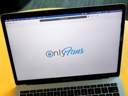 El logo de OnlyFans, en un ordenador portátil.