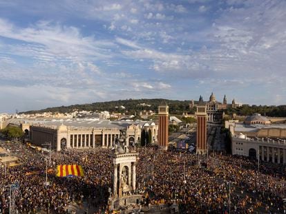 Manifestación de la Diada, a su llegada este lunes a la plaza de España de Barcelona.