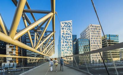 El puente peatonal Akrobaten, del estudio L2 Architects, en Oslo (Noruega).