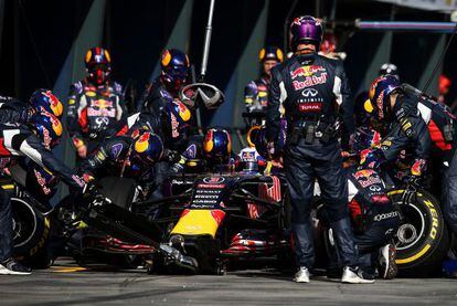 Ricciardo, durante una parada en boxes en Melbourne