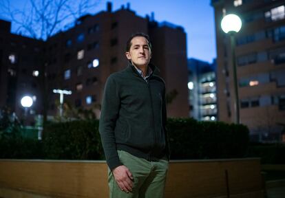 Daniel de Vicente, con una enfermedad rara, ha perdido media docena de citas en el hospital por la covid. Imagen tomada el miércoles pasado en Madrid.
Foto: Inma Flores