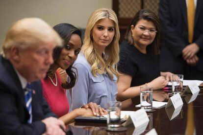 Ivanka Trump participa en una de las reuniones de su padre en la Casa Blanca.