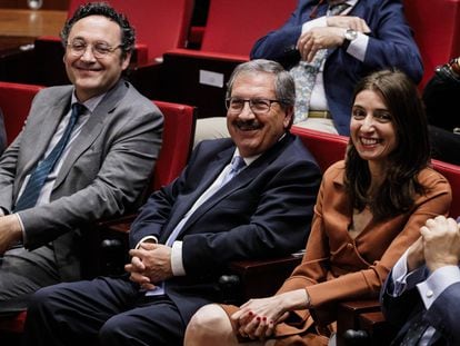 El presidente suplente del CGPJ, Rafael Mozo, entre el fiscal general del Estado, Álvaro García Ortiz, y la ministra de Justicia, Pilar Llop, en un acto el pasado viernes.