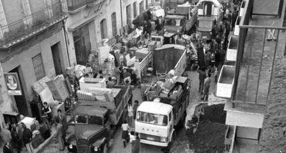 Fotograma del documental que refleja la expulsión del pueblo gitano de Triana a finales de los 50 de una imagen obtenida de una hemeroteca.