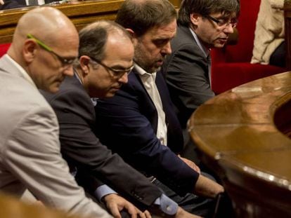 Puigemont, Junqueras, Turull y Romeva, en el Parlament.