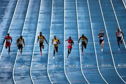 Imagen frontal del desenlace de la carrera de los 100m.