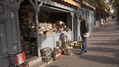 Puestos de libros en la Cuesta de Moyano (Madrid).