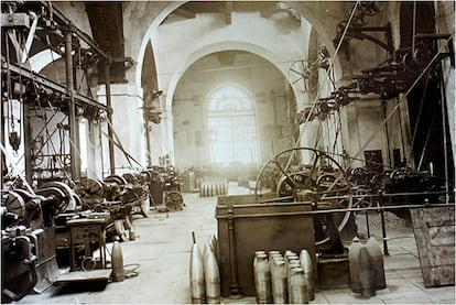 Interior del taller de Barrenado, imagen del libro 'Real Fábrica de Artillería de Sevilla y su entorno 1850-1950', de Blanco Aguilar.